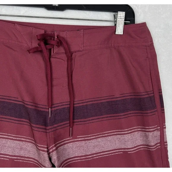 Travis Mathew Swim Board Shorts Mens 34 Red Striped Zip Pocket Beach Trunks - Picture 2 of 9